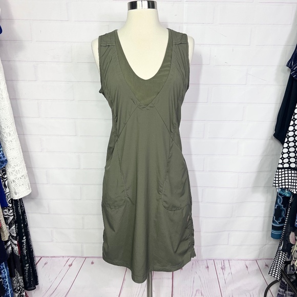 NWOT |•INDYGENA•| Hunter Green Activewear Dress Size Medium - Picture 2 of 16